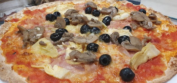 Foto di Pizza Amore E Fantasia Di Pirrotta Mario di Montevarchi  Arezzo  Toscana         Italia
