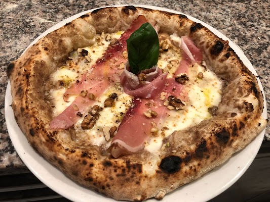 Foto di Pizzeria O%27 Masaniell di Cicciano  Napoli  Campania         Italia