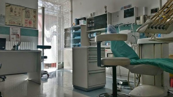 Foto di Centro Odontoiatrico Odontoprotesico Ciro Piccolo e C. di Napoli  Campania  Italia