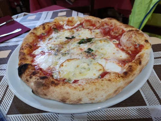 Foto di Pizzeria Nun ce Pensa%27 di San Prisco  Caserta  Campania  Italia