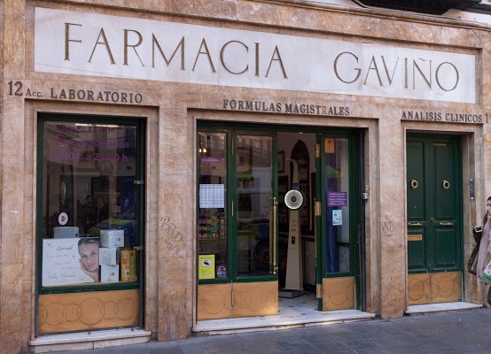 Foto di Farmacia Gavi%F1o di Siviglia  S  ville  Vandalitia  Spagna