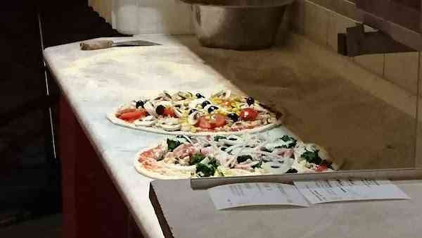 Foto di Pizzeria%20Il%20Gallo%20d%B4Oro di Treviri  Renania Palatinato  Germania