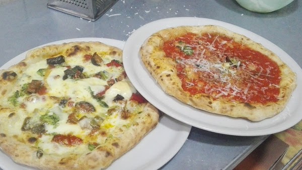 Foto di La Tana Della Pizza di Giugliano  Via Colonne  Colonne  Giugliano in Campania  Napoli  Campania         Italia