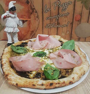 Foto di La Bottega Pizzeria%26Friggitoria di San Sebastiano al Vesuvio  Napoli  Campania  Italia