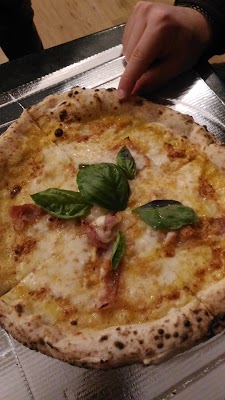 Foto di Pizza a portafoglio di Summonte  Avellino  Campania  Italia