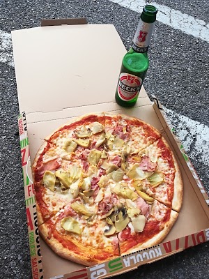Foto di pizza di Trento  Territorio Val d Adige  Provincia di Trento  Trentino Alto Adige  Italia