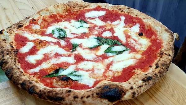 Foto di Pizzeria da francesco di Sant Anastasia  Napoli  Campania         Italia