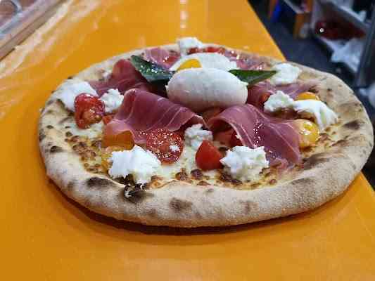 Foto di Pizza%20Pinocchio di Calvi  Haute Corse  Corsica  Francia metropolitana         Francia