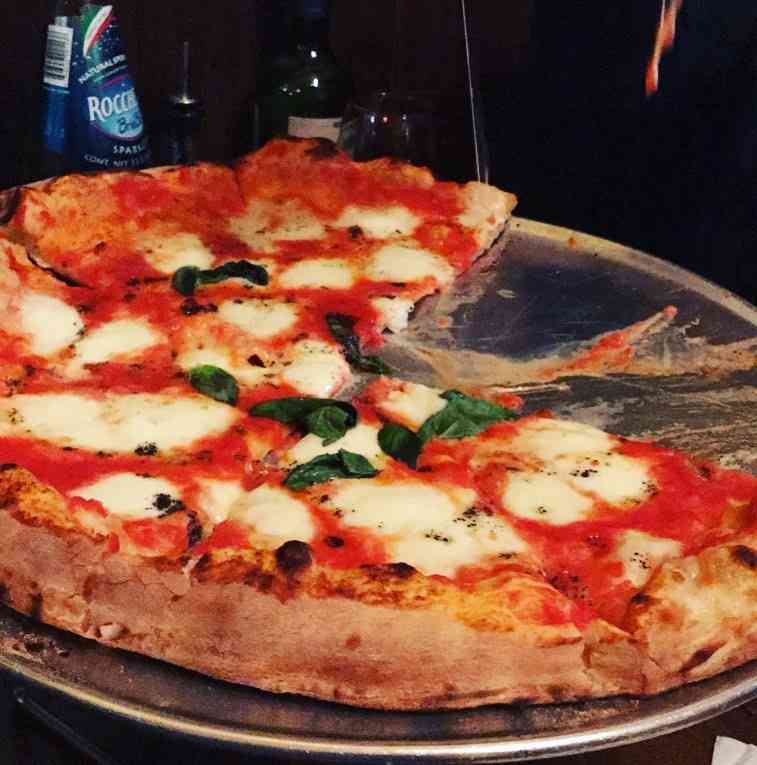 Foto di Luzzo%27s La Pizza Napoletana di New York  New York         Stati Uniti d America