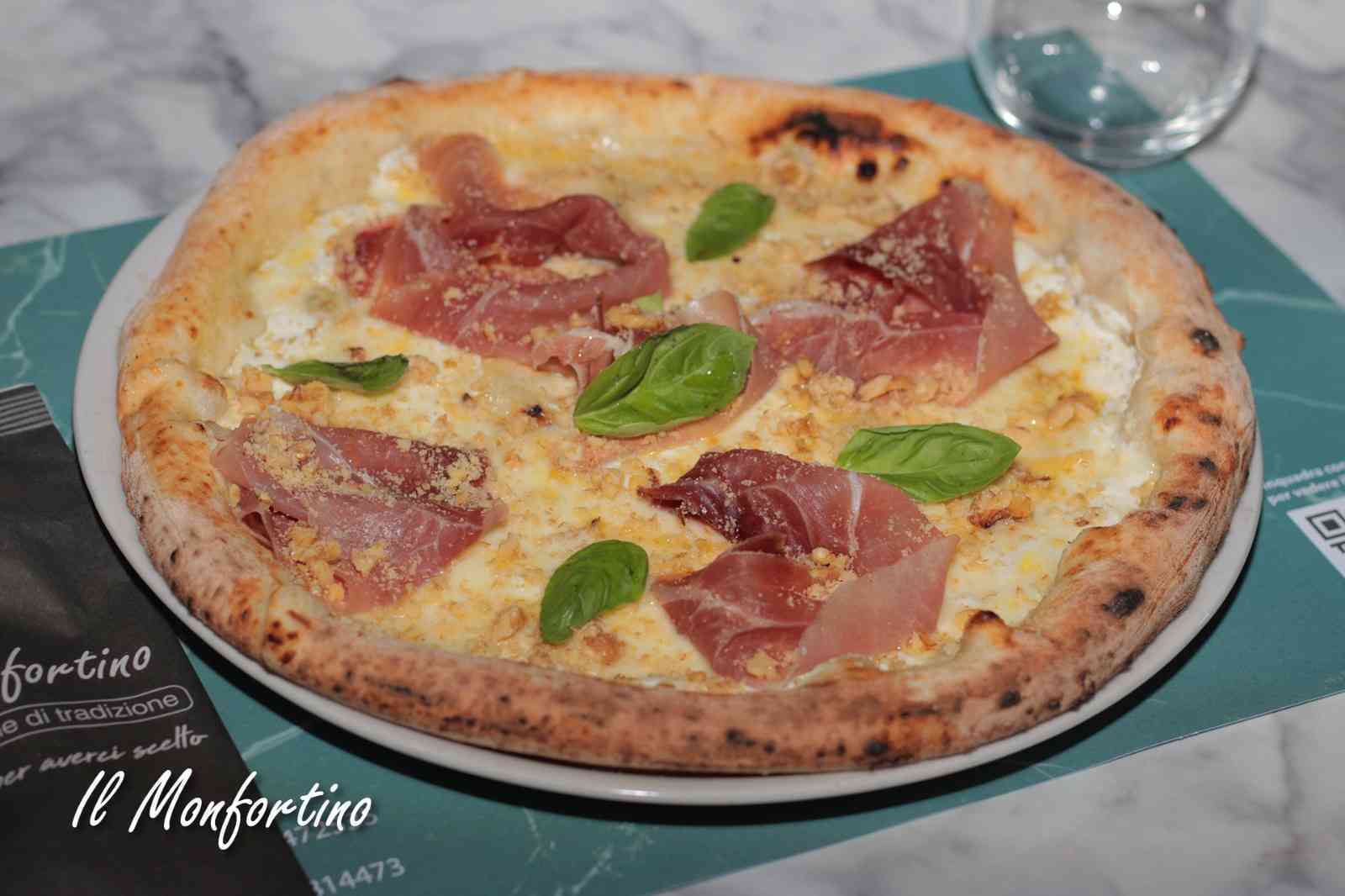Foto di Pizzeria Il Monfortino di Caserta  Campania  Italia